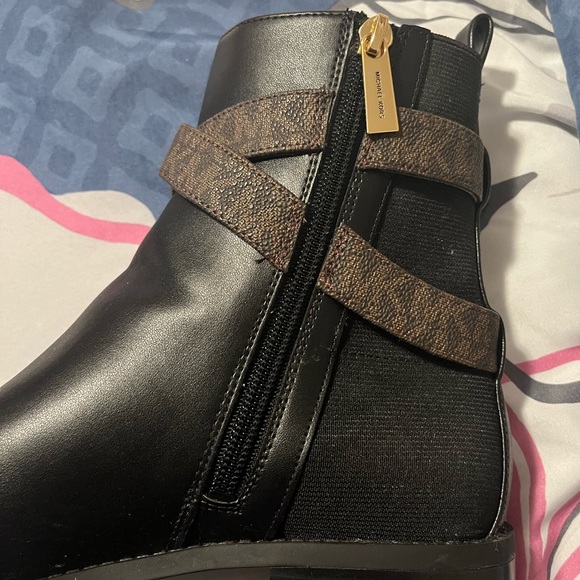 Michael Kors Rory Bootie - Picture 2 of 6
